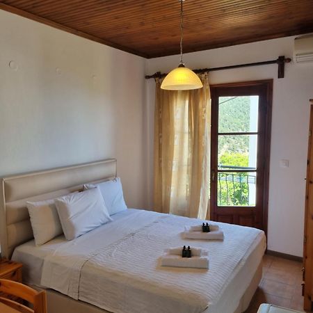 Zeus Guesthouse Panagia  Exterior foto
